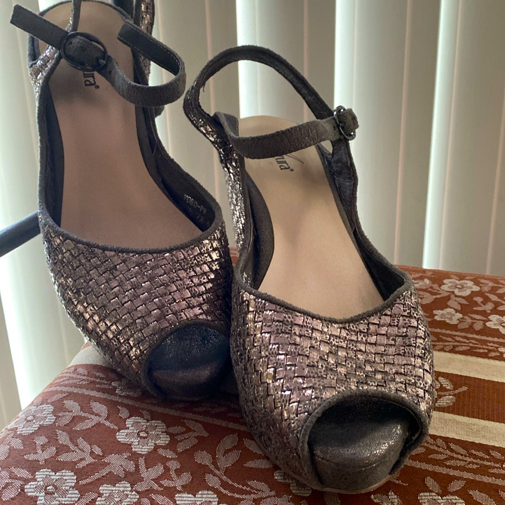 Women’s shoes